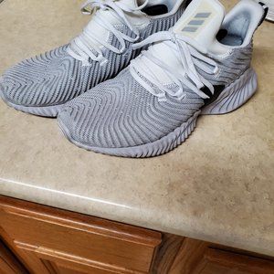 Mens Adidas Alphabounce shoes. 9.5